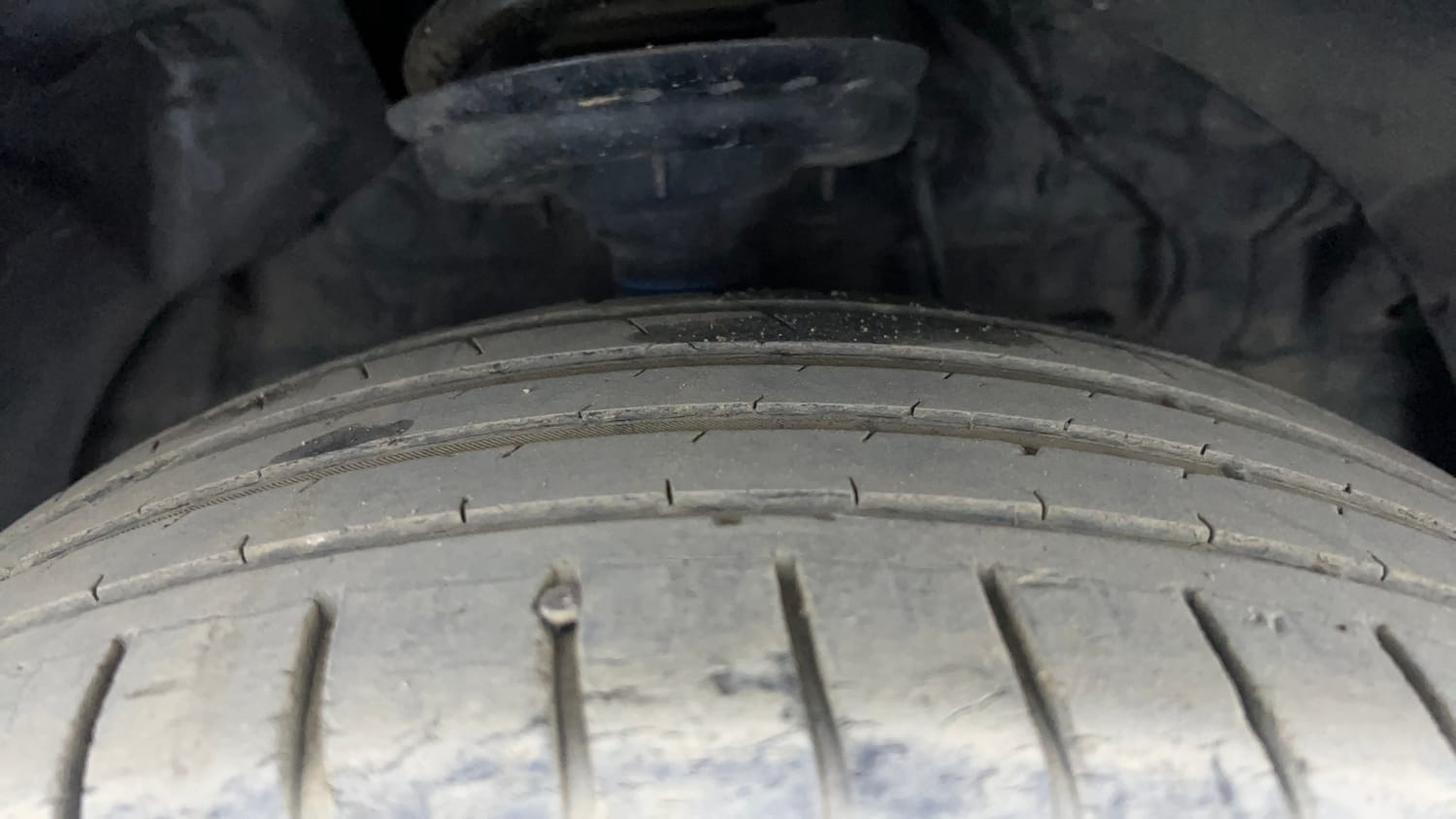 Used 2019 Mahindra XUV 300 1.2 W8 (O) Petrol Manual tyres RIGHT FRONT TYRE TREAD VIEW