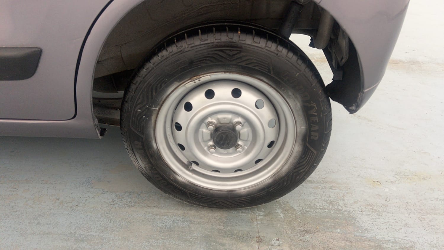 Used 2015 Maruti Suzuki Wagon R LXI Petrol Manual tyres LEFT REAR TYRE RIM VIEW
