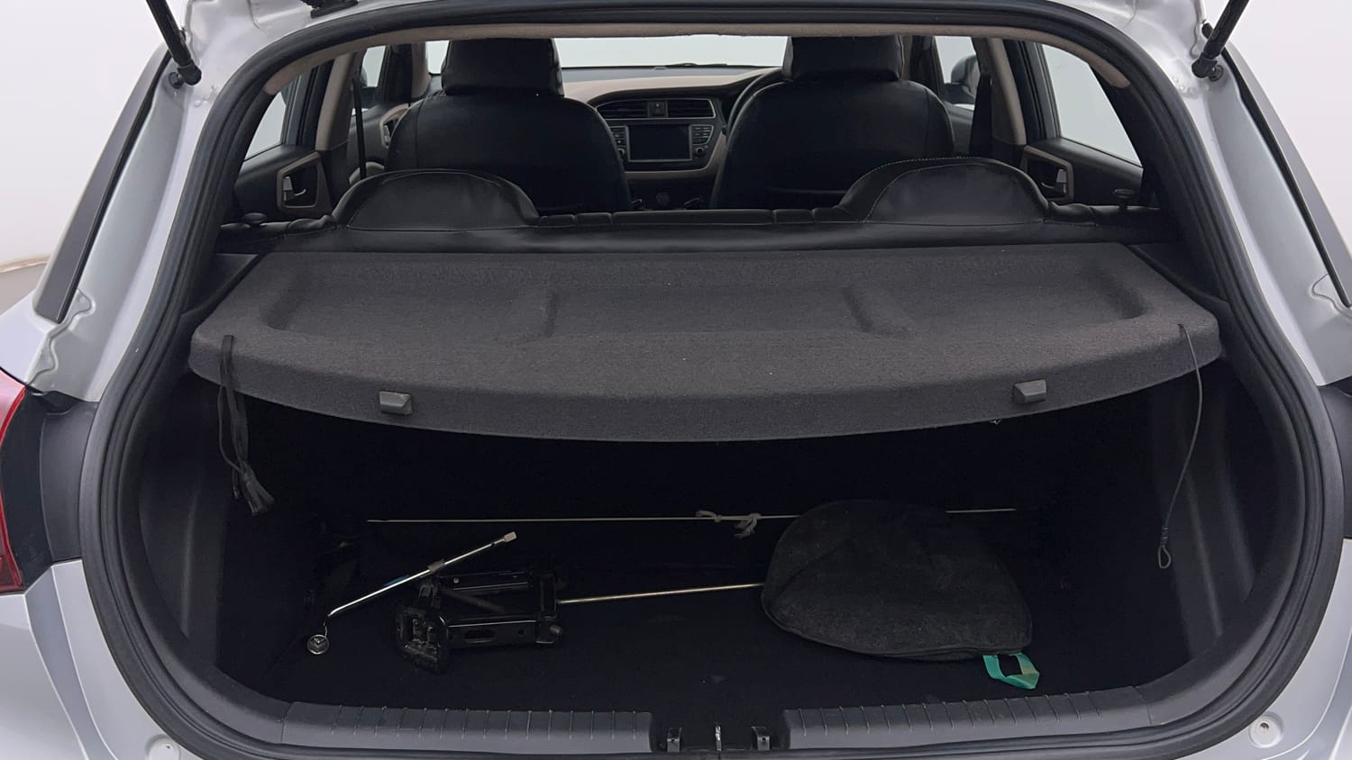 Used 2020 Hyundai Elite i20 Sportz Plus 1.2 Petrol Manual interior DICKY INSIDE VIEW