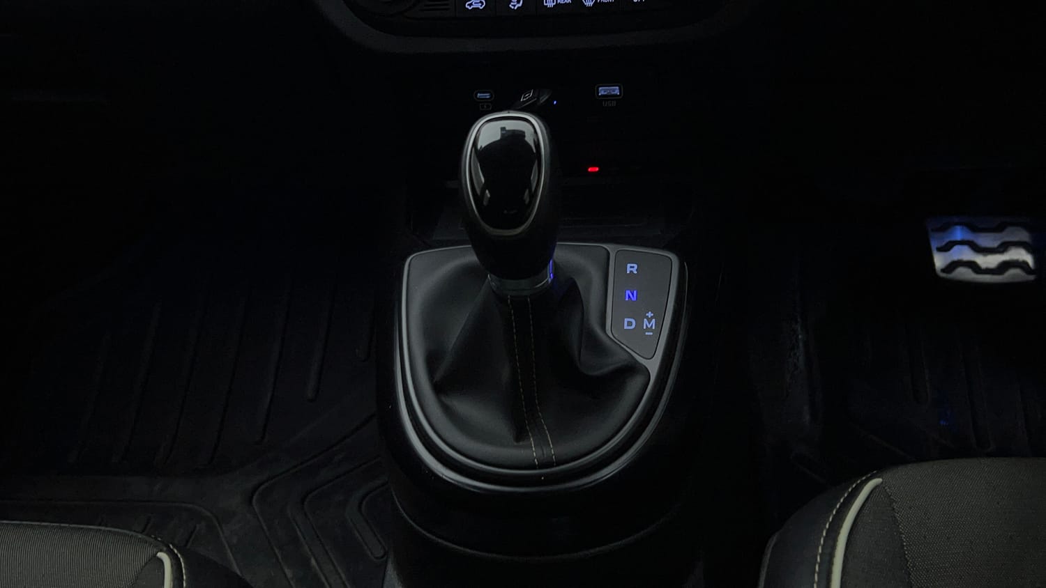 Used 2023 Hyundai Exter SX (O) Connect 1.2 AMT Petrol Automatic interior GEAR  KNOB VIEW