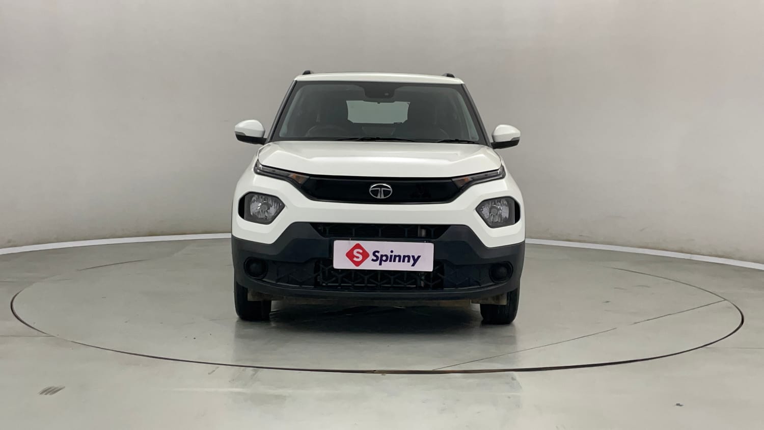 Used 2025 Tata Punch Adventure Sunroof AMT Petrol Automatic exterior FRONT VIEW