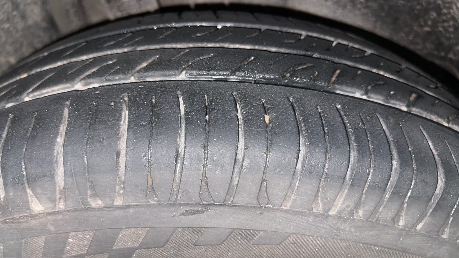 Used 2022 Maruti Suzuki Swift VXi AMT Petrol Automatic tyres RIGHT REAR TYRE TREAD VIEW