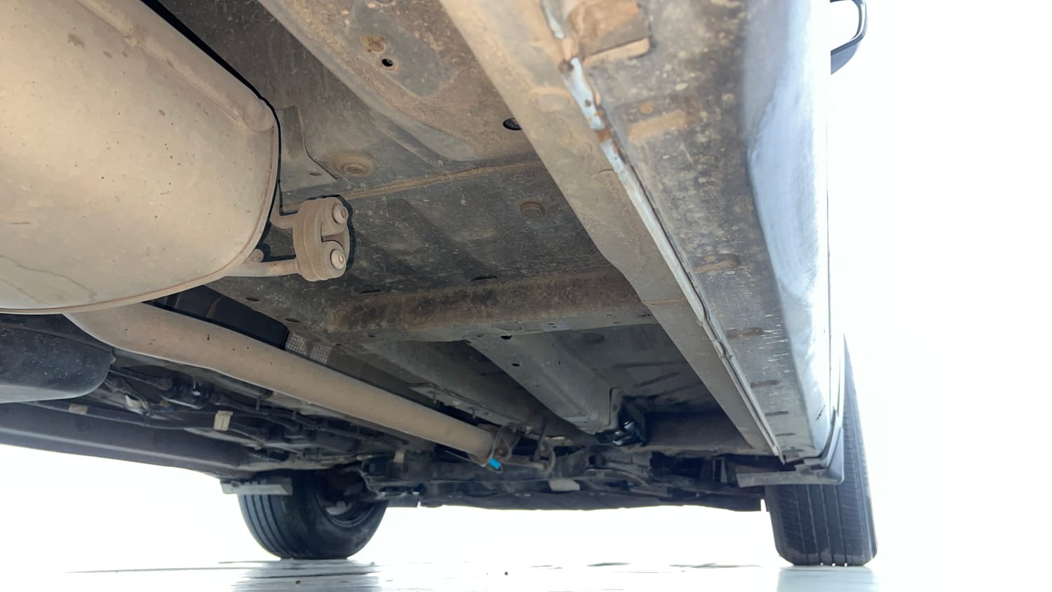 Used 2022 Mahindra XUV700 AX 3 Petrol AT 5 STR Petrol Automatic extra REAR RIGHT UNDERBODY VIEW