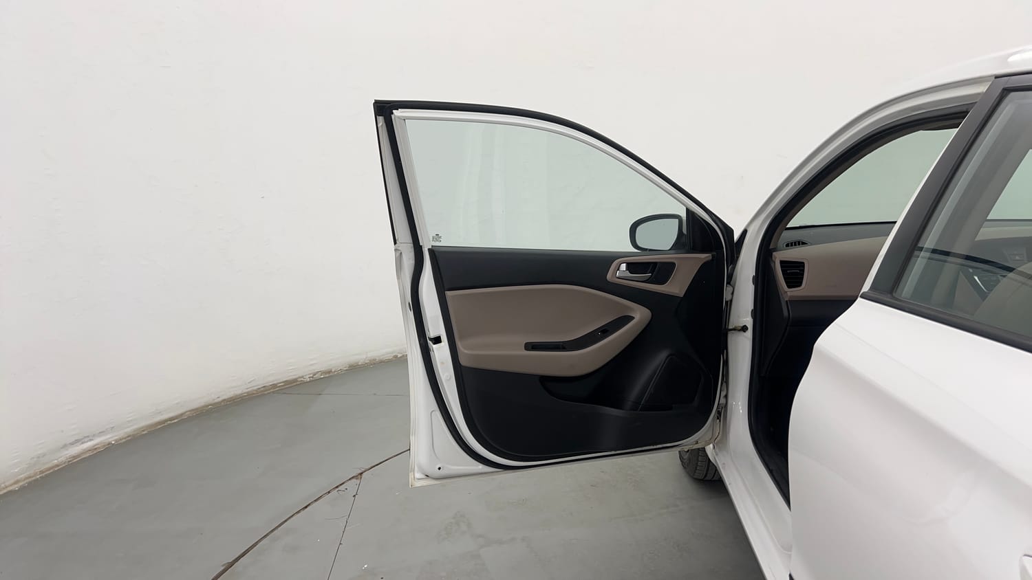 Used 2016 Hyundai Elite i20 Sportz 1.2 Petrol Manual interior LEFT FRONT DOOR OPEN VIEW