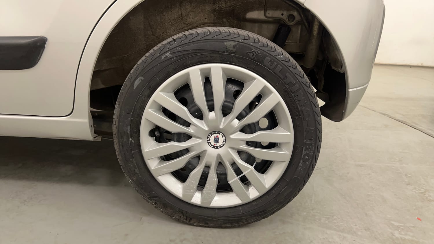 Used 2015 Maruti Suzuki Wagon R VXI Petrol Manual tyres LEFT REAR TYRE RIM VIEW