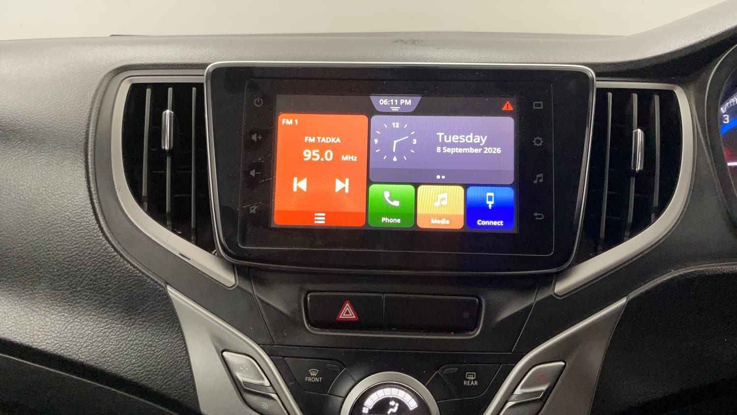 Used 2020 Maruti Suzuki Baleno Zeta Petrol Manual top_features Touch screen infotainment system