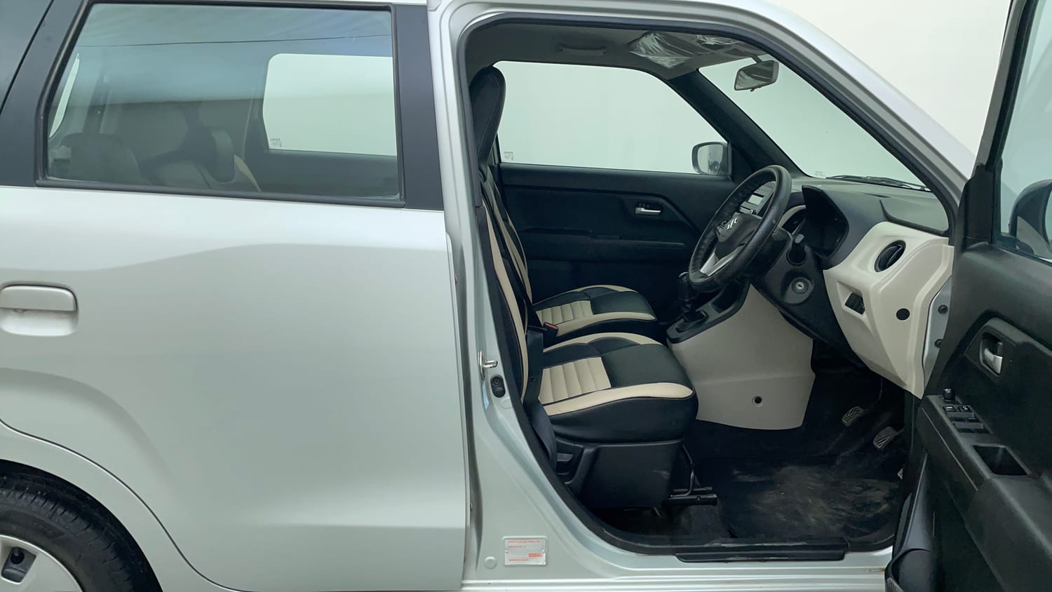 Used 2019 Maruti Suzuki Wagon R VXi 1.2 Petrol Manual interior RIGHT SIDE FRONT DOOR CABIN VIEW