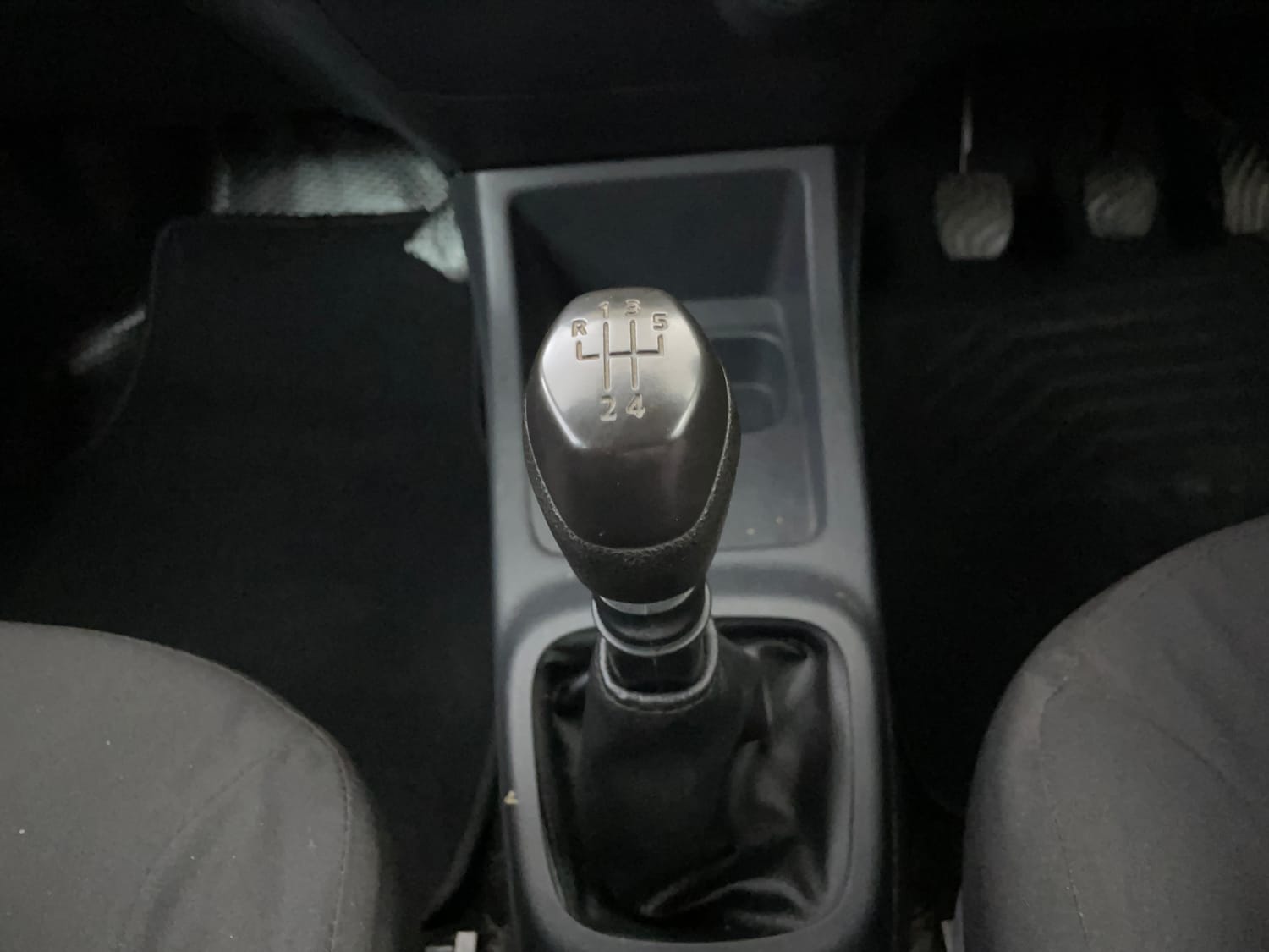 Used 2016 Renault Kwid RXT Petrol Manual interior GEAR  KNOB VIEW