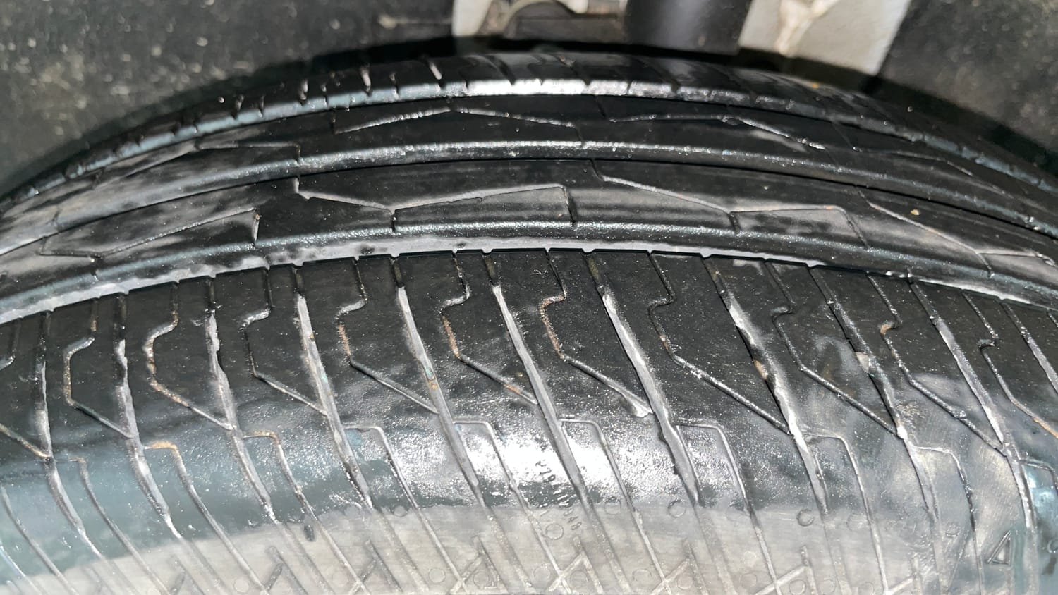 Used 2025 Tata Punch Adventure Sunroof AMT Petrol Automatic tyres LEFT FRONT TYRE TREAD VIEW
