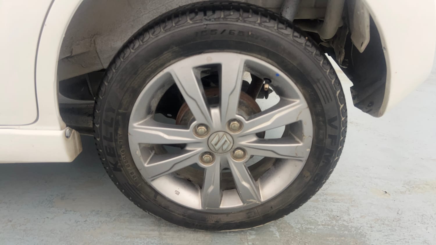 Used 2017 Maruti Suzuki Wagon R VXI+ AMT Petrol Automatic tyres LEFT REAR TYRE RIM VIEW