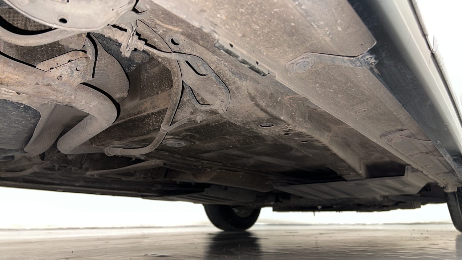 Used 2022 Maruti Suzuki Swift VXi AMT Petrol Automatic extra REAR RIGHT UNDERBODY VIEW