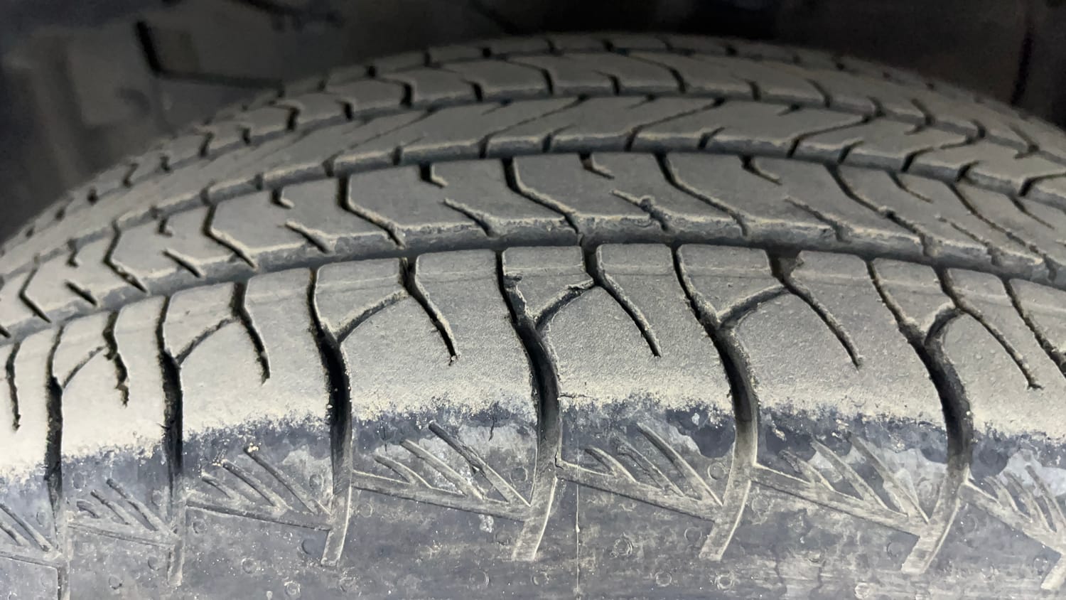 Used 2023 Toyota Urban Cruiser Hyryder V Hybrid Hybrid Automatic tyres LEFT FRONT TYRE TREAD VIEW