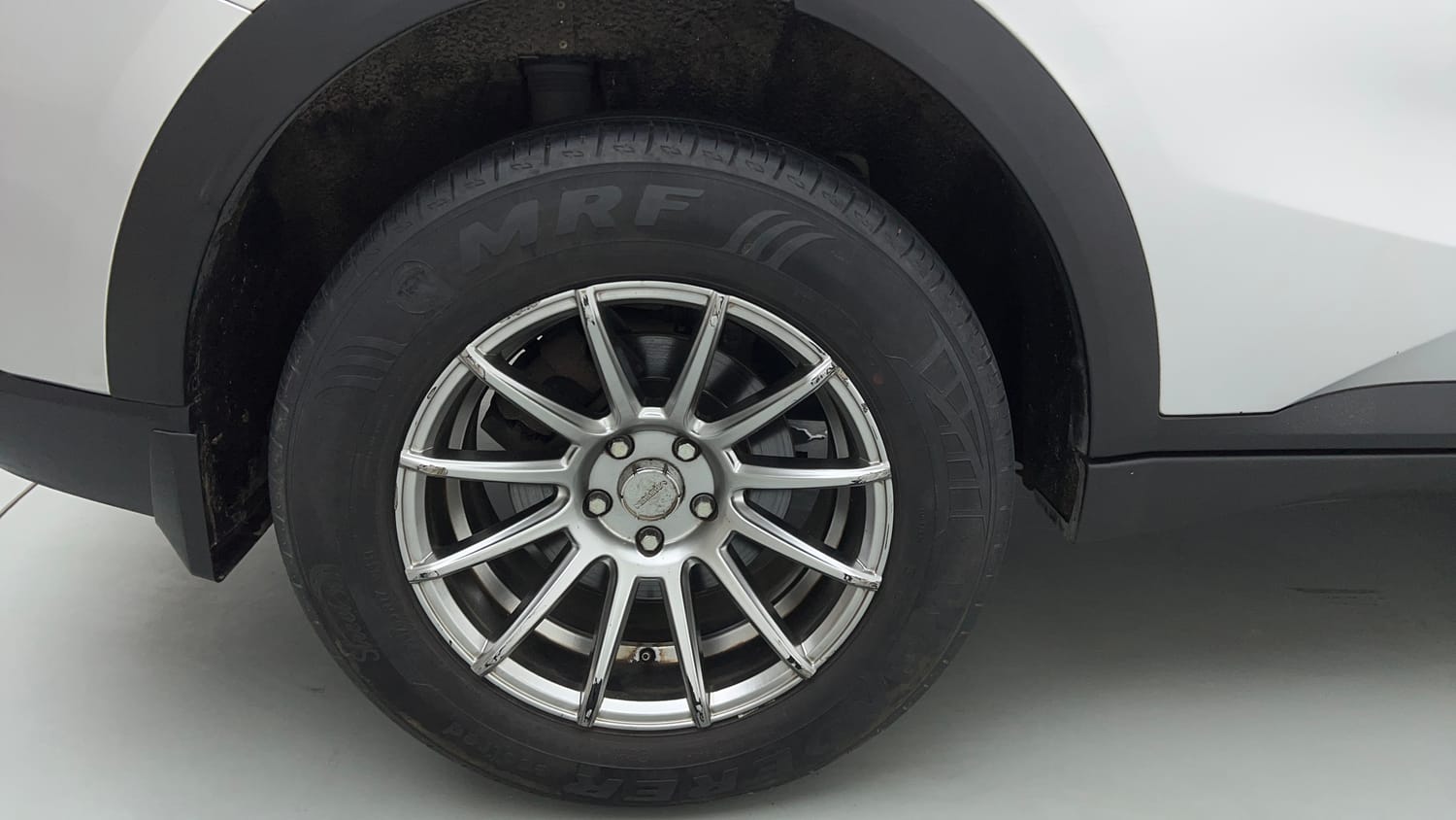 Used 2022 Mahindra XUV700 AX 3 Petrol AT 5 STR Petrol Automatic tyres RIGHT REAR TYRE RIM VIEW