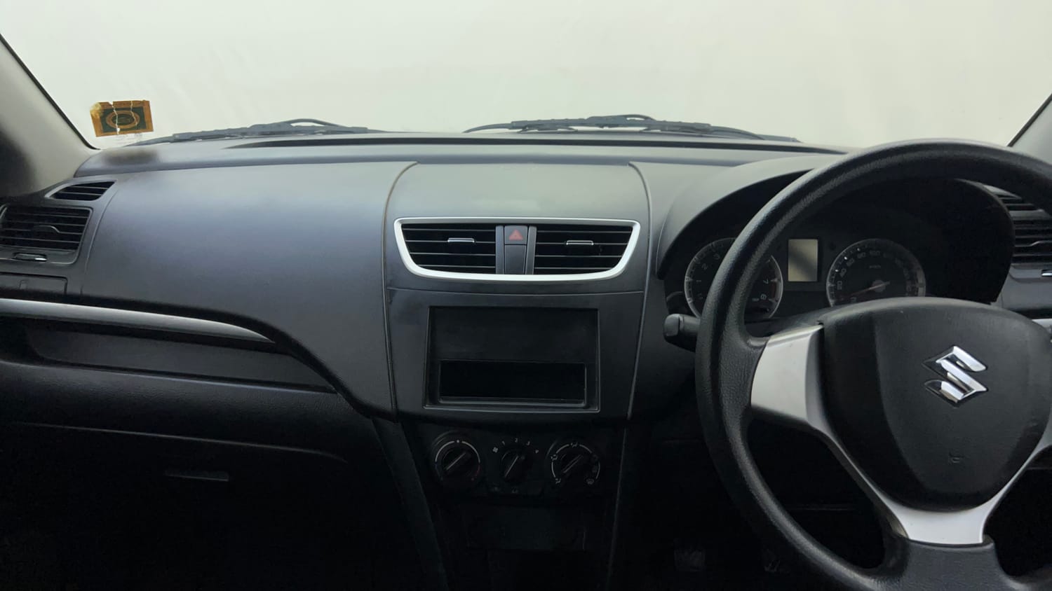Used 2012 Maruti Suzuki Swift VXi Petrol Manual interior MUSIC SYSTEM & AC CONTROL VIEW