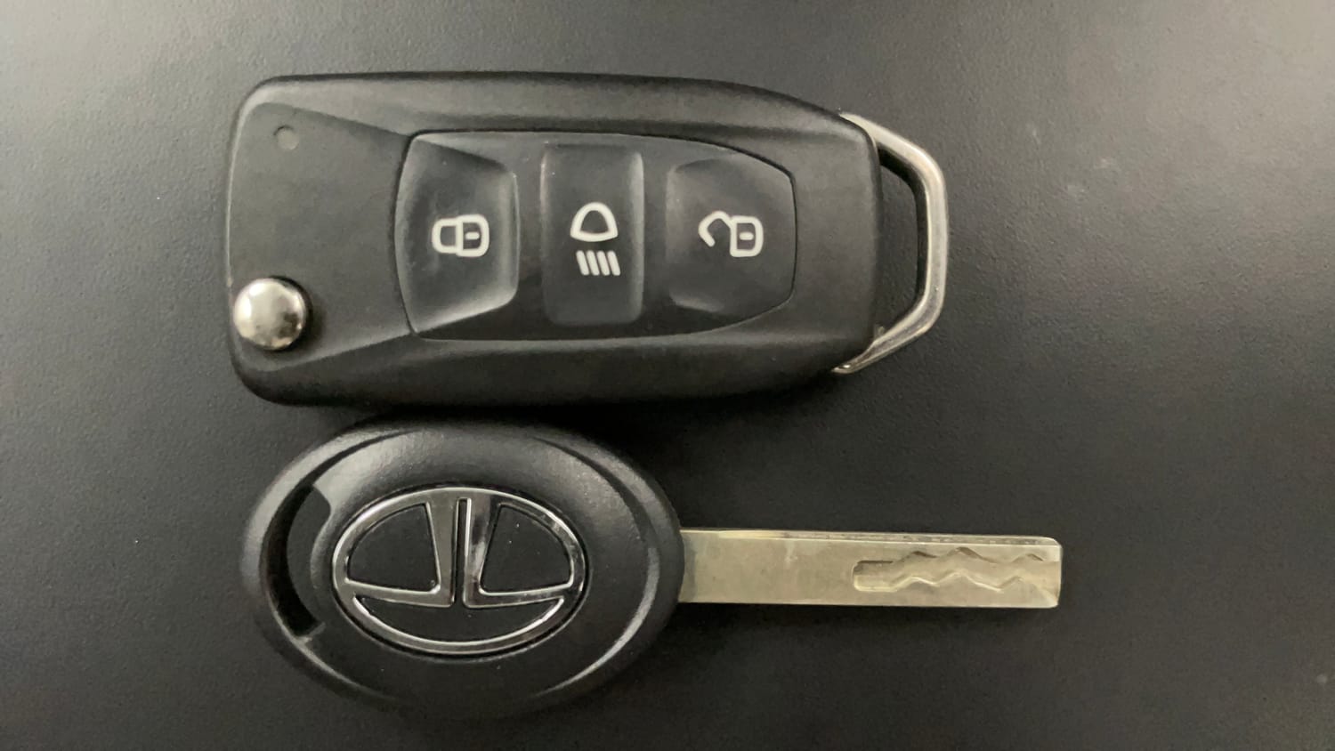 Used 2025 Tata Punch Adventure Sunroof AMT Petrol Automatic extra CAR KEY VIEW