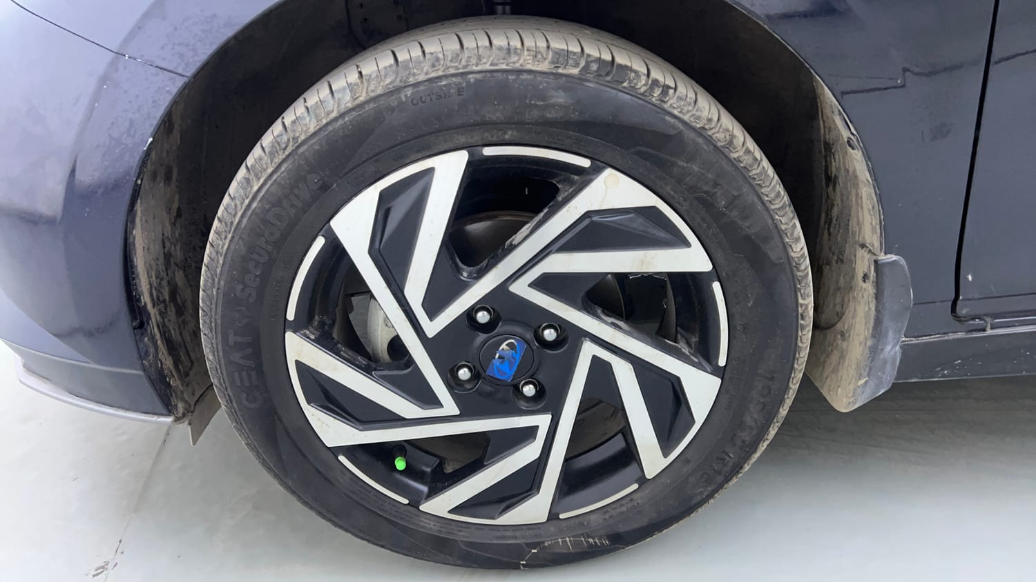 Used 2025 Hyundai New i20 Asta (O) 1.2 IVT Petrol Automatic tyres LEFT FRONT TYRE RIM VIEW