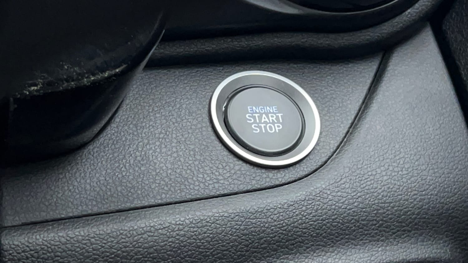 Used 2023 Hyundai Exter SX (O) Connect 1.2 AMT Petrol Automatic top_features Keyless start