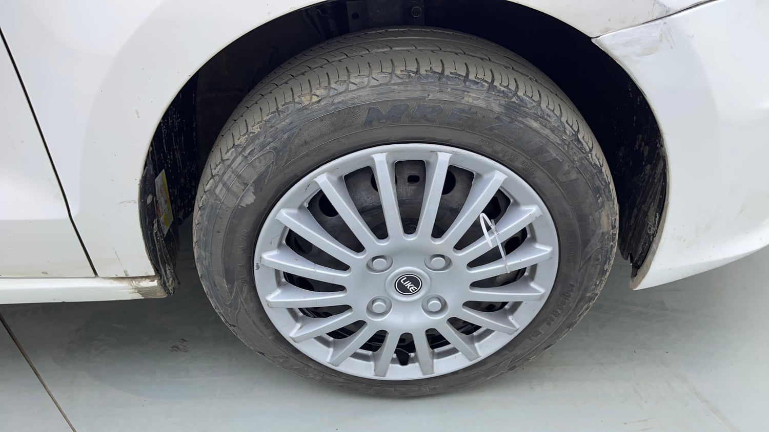 Used 2016 Volkswagen Vento Comfortline Diesel Diesel Manual tyres RIGHT FRONT TYRE RIM VIEW
