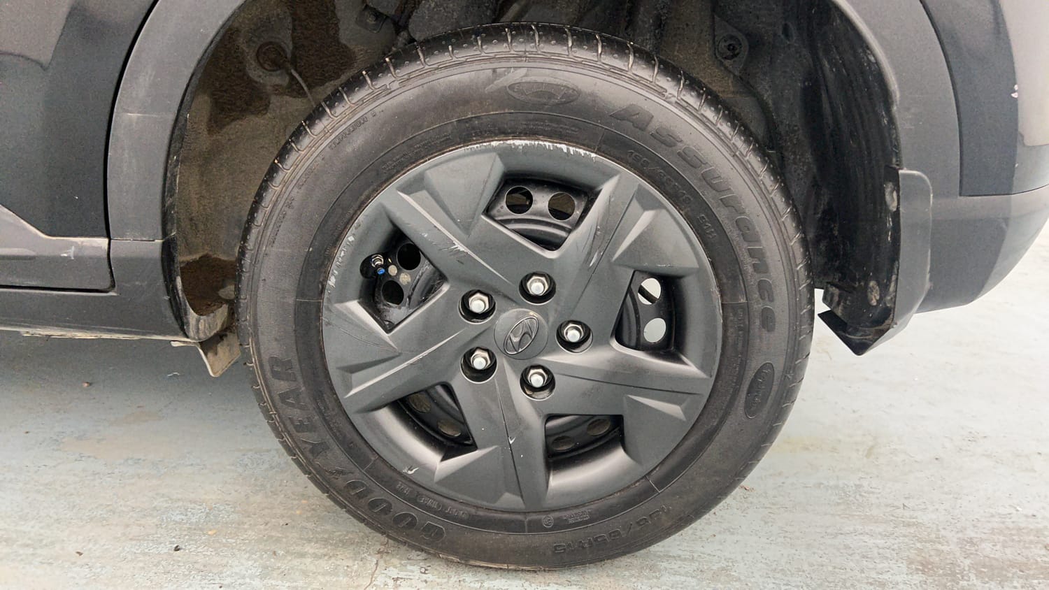 Used 2024 Hyundai Venue SX 1.2 Petrol Petrol Manual tyres LEFT REAR TYRE RIM VIEW