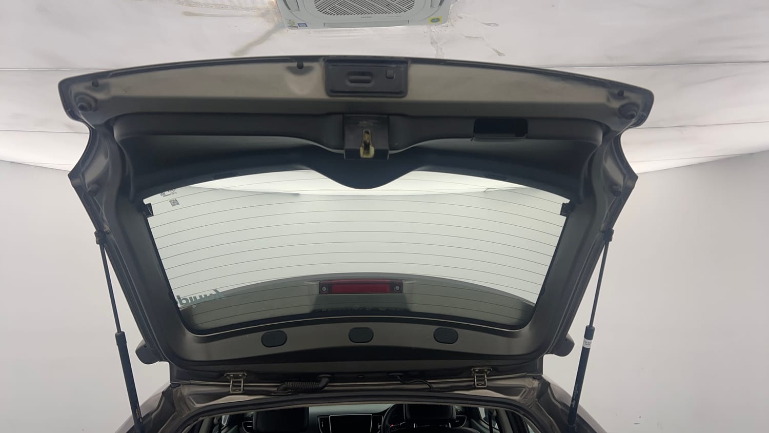 Used 2020 Maruti Suzuki Baleno Zeta Petrol Manual interior DICKY DOOR OPEN VIEW