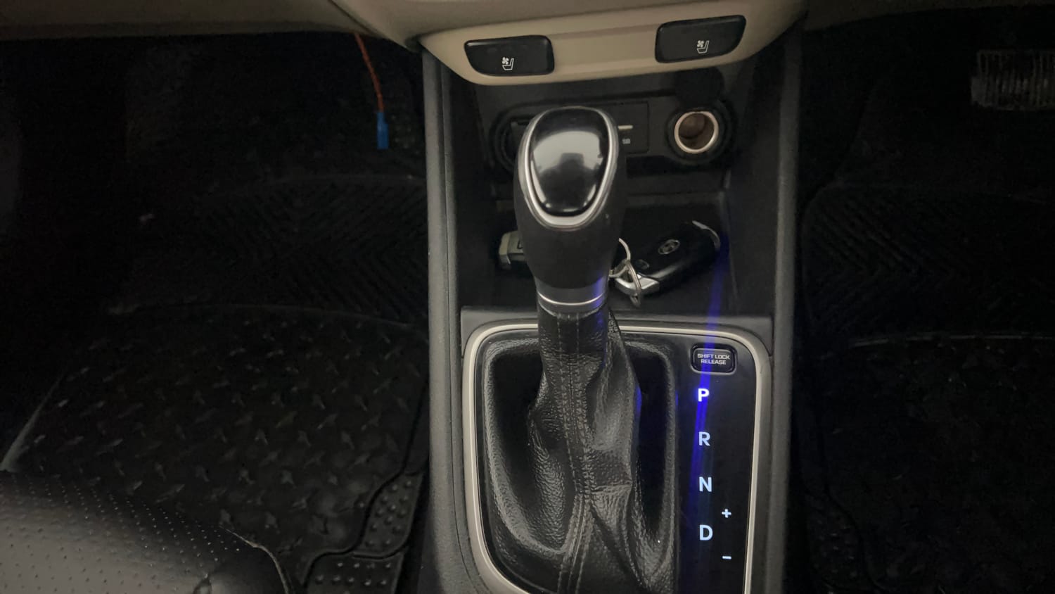 Used 2018 Hyundai Verna SX (O) 1.6 VTVT AT Petrol Automatic interior GEAR  KNOB VIEW