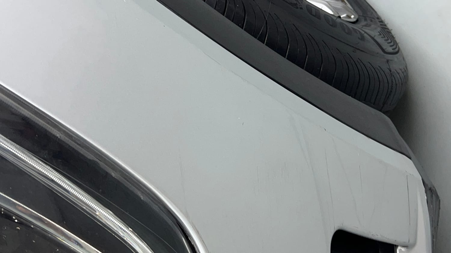 Used 2022 Mahindra XUV700 AX 3 Petrol AT 5 STR Petrol Automatic dents MINOR SCRATCH