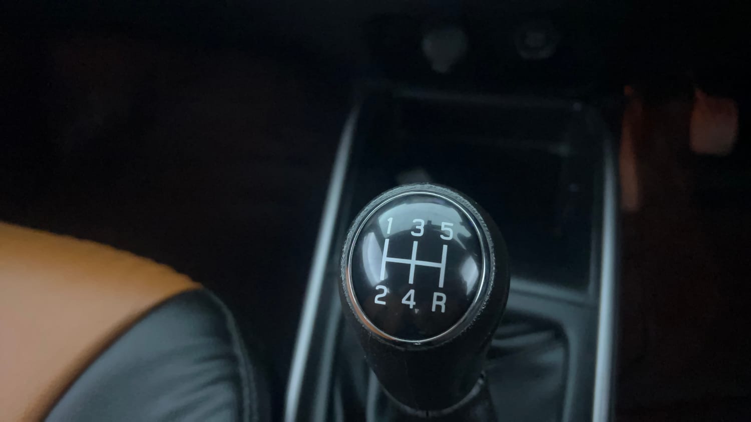 Used 2020 Maruti Suzuki Baleno Zeta Petrol Manual interior GEAR  KNOB VIEW