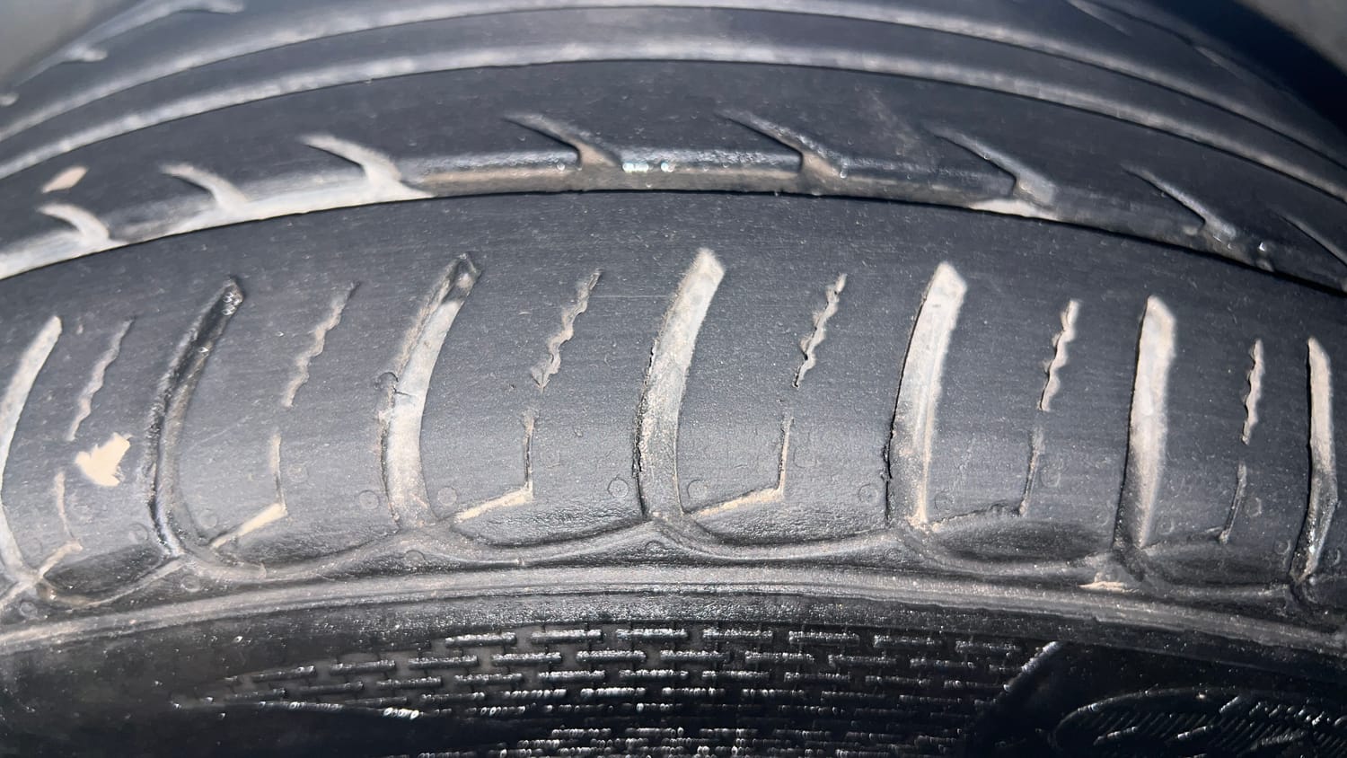 Used 2021 Ford EcoSport Titanium Plus 1.5L Ti-VCT AT Petrol Automatic tyres LEFT FRONT TYRE TREAD VIEW