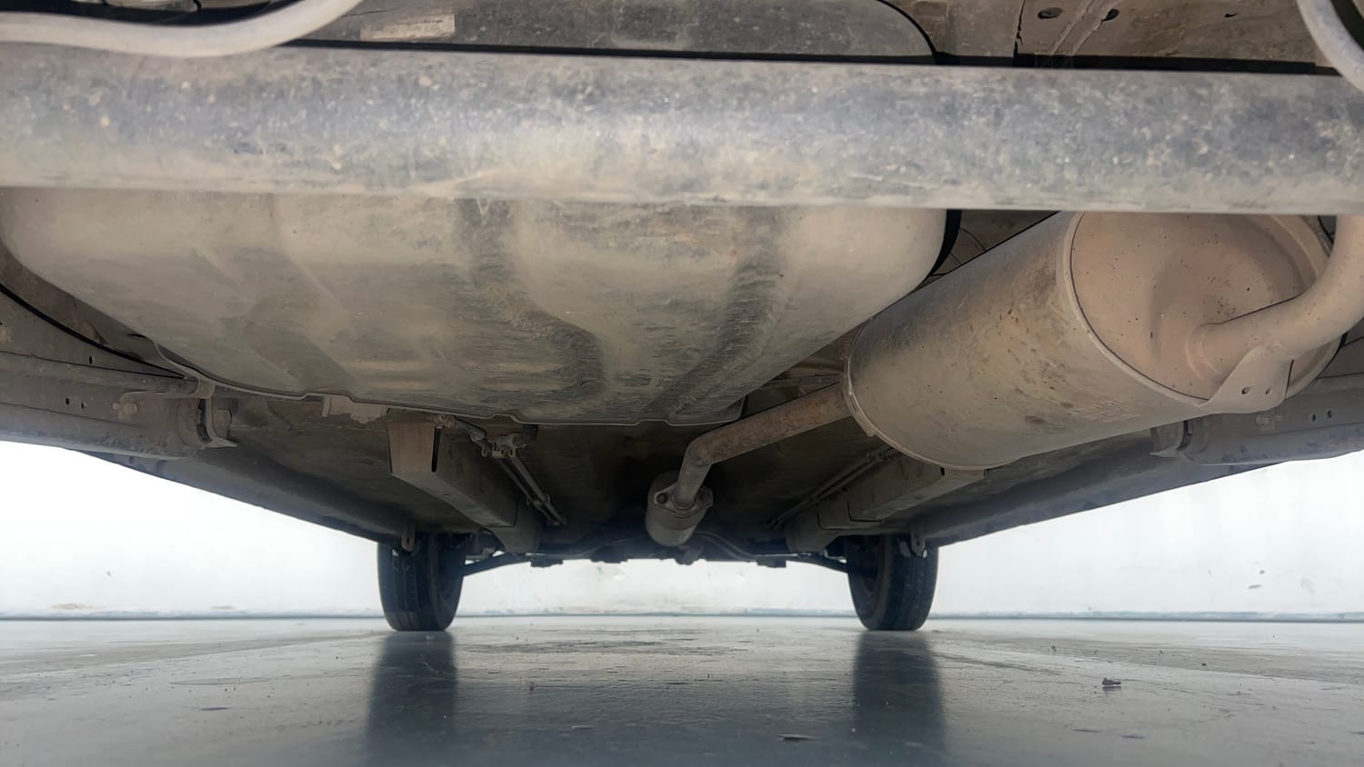 Used 2015 Maruti Suzuki Wagon R LXI Petrol Manual extra REAR UNDERBODY VIEW (TAKEN FROM REAR)