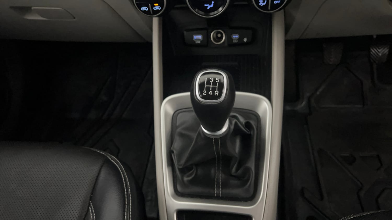 Used 2024 Hyundai Venue SX 1.2 Petrol Petrol Manual interior GEAR  KNOB VIEW