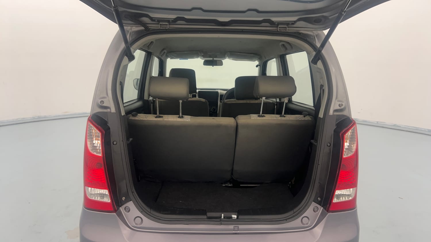Used 2015 Maruti Suzuki Wagon R LXI Petrol Manual interior DICKY INSIDE VIEW
