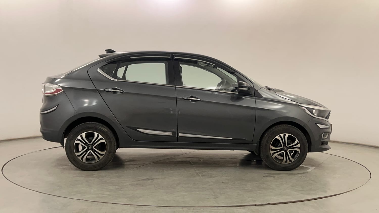 Used 2023 Tata Tigor XZ Plus CNG Cng Manual exterior RIGHT SIDE VIEW