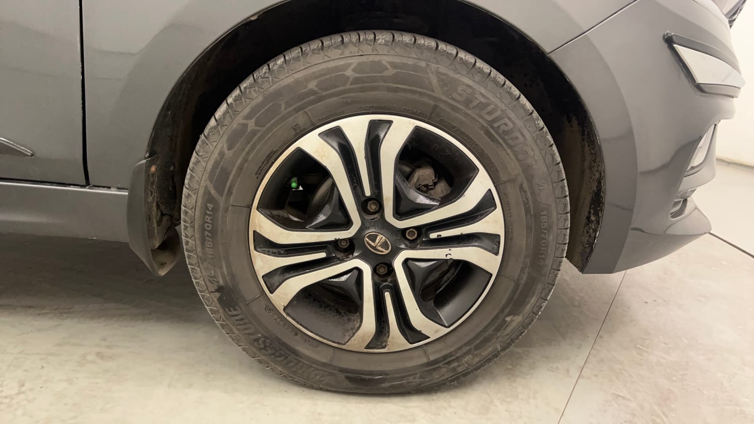 Used 2023 Tata Tigor XZ Plus CNG Cng Manual tyres RIGHT FRONT TYRE RIM VIEW