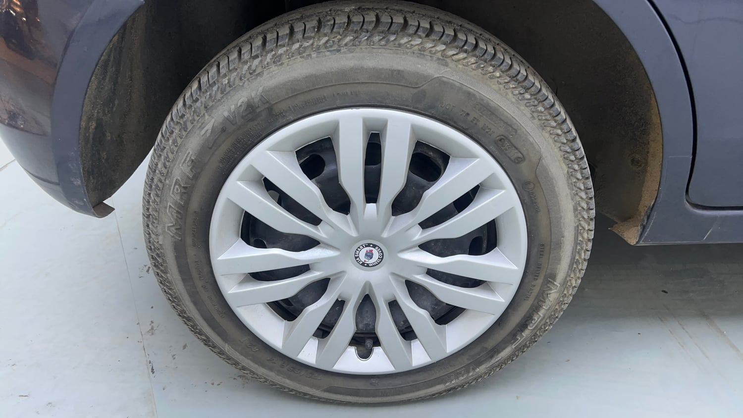 Used 2011 Ford Figo Duratec Petrol Titanium 1.2 Petrol Manual tyres RIGHT REAR TYRE RIM VIEW