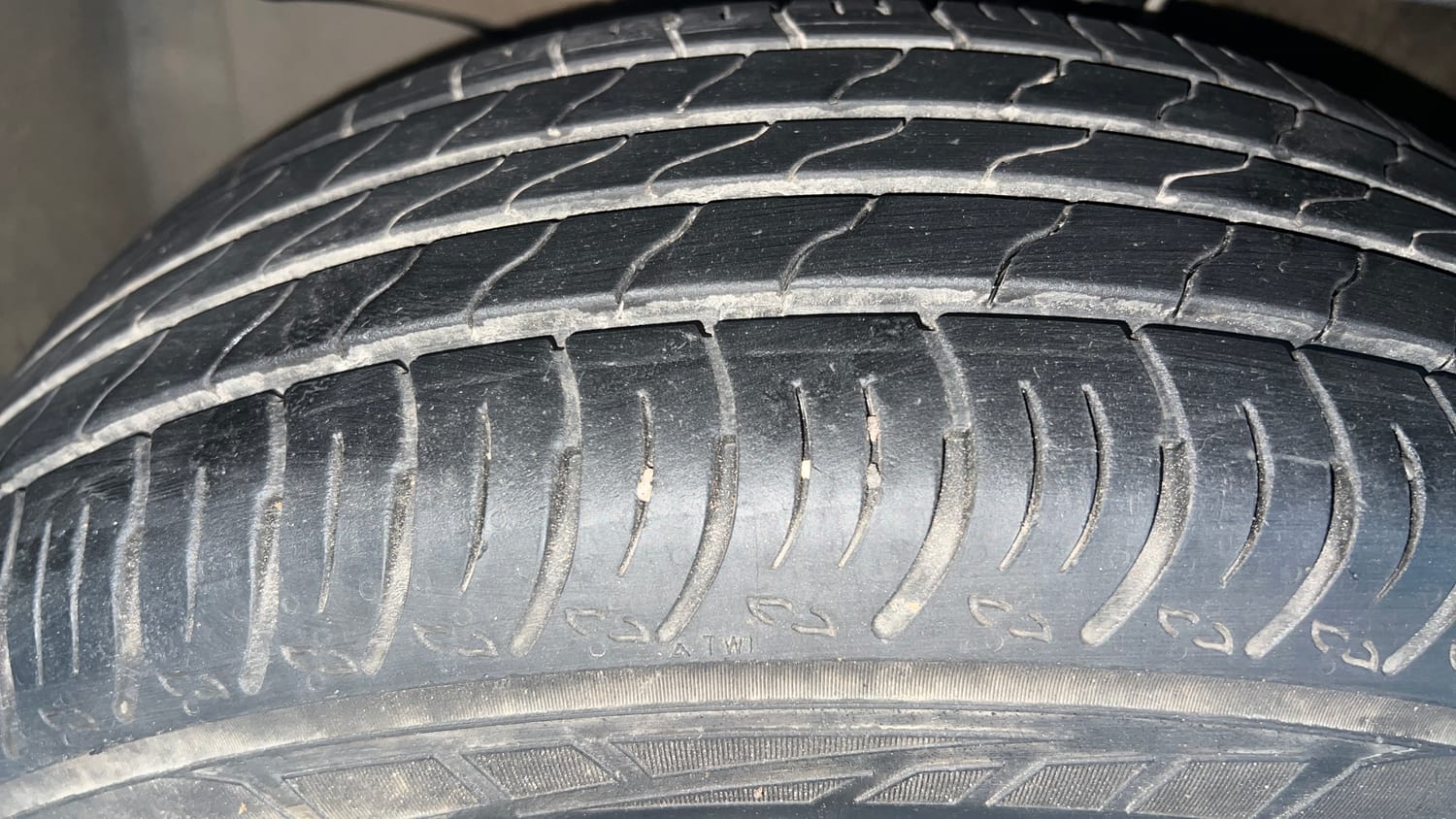 Used 2025 Maruti Suzuki Fronx Delta 1.2L MT Petrol Manual tyres LEFT FRONT TYRE TREAD VIEW