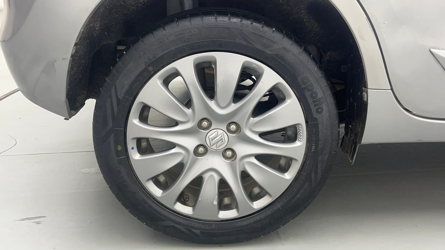 Used 2018 Maruti Suzuki Baleno Zeta 1.2 AT Petrol Automatic tyres RIGHT REAR TYRE RIM VIEW