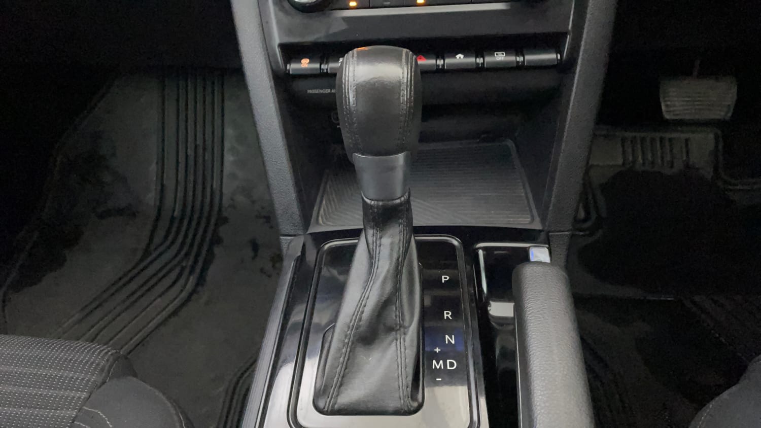 Used 2023 Mahindra XUV700 AX 5 Petrol AT 5 STR Petrol Automatic interior GEAR  KNOB VIEW