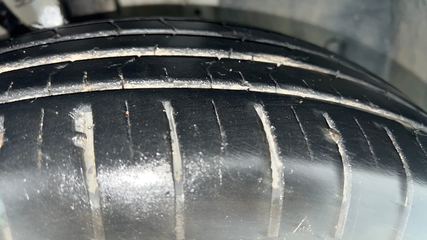 Used 2023 Renault Triber RXZ Dual Tone Petrol Manual tyres RIGHT FRONT TYRE TREAD VIEW