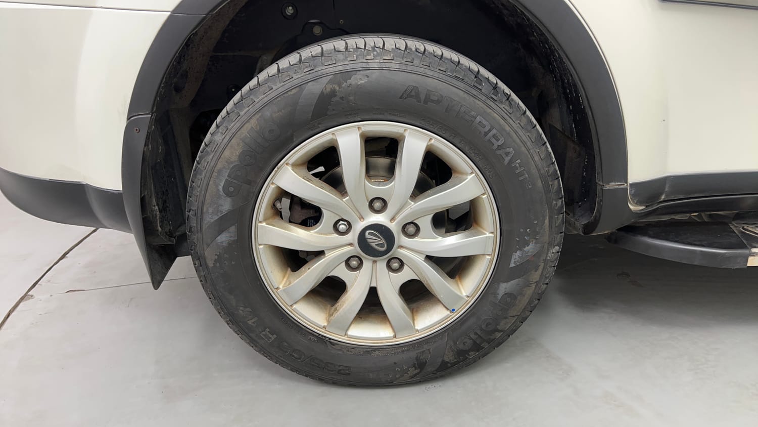 Used 2017 Mahindra XUV500 W10 Diesel Manual tyres RIGHT REAR TYRE RIM VIEW
