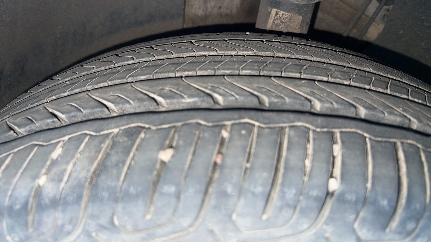 Used 2022 Volkswagen Virtus Topline 1.0 TSI AT Petrol Automatic tyres LEFT FRONT TYRE TREAD VIEW