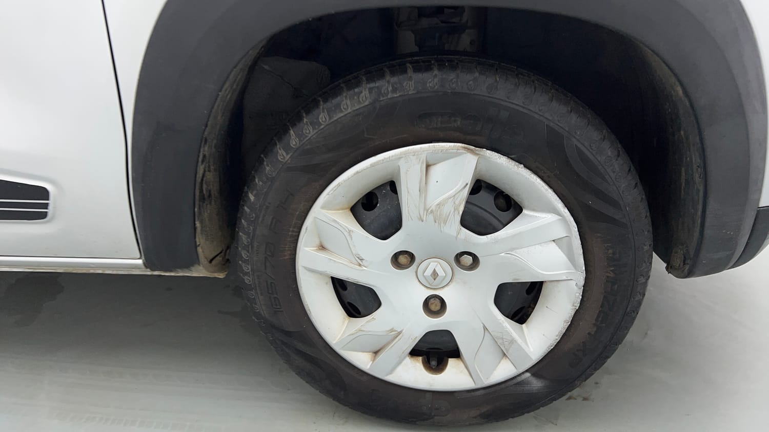 Used 2021 Renault Kwid RXT 1.0 (O) Petrol Manual tyres RIGHT FRONT TYRE RIM VIEW