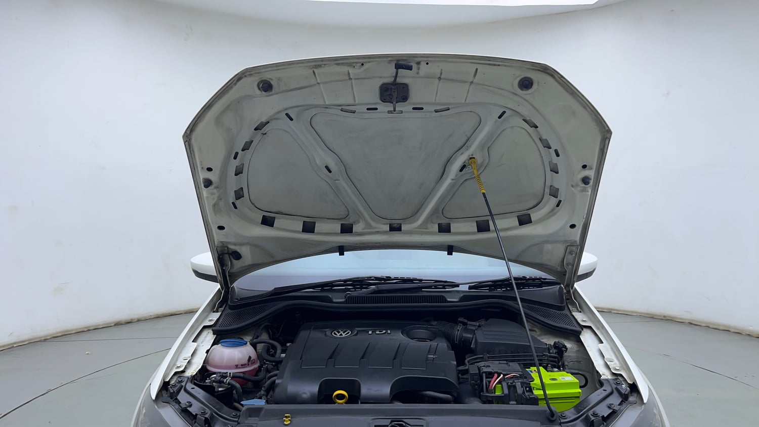 Used 2016 Volkswagen Vento Comfortline Diesel Diesel Manual engine ENGINE & BONNET OPEN FRONT VIEW