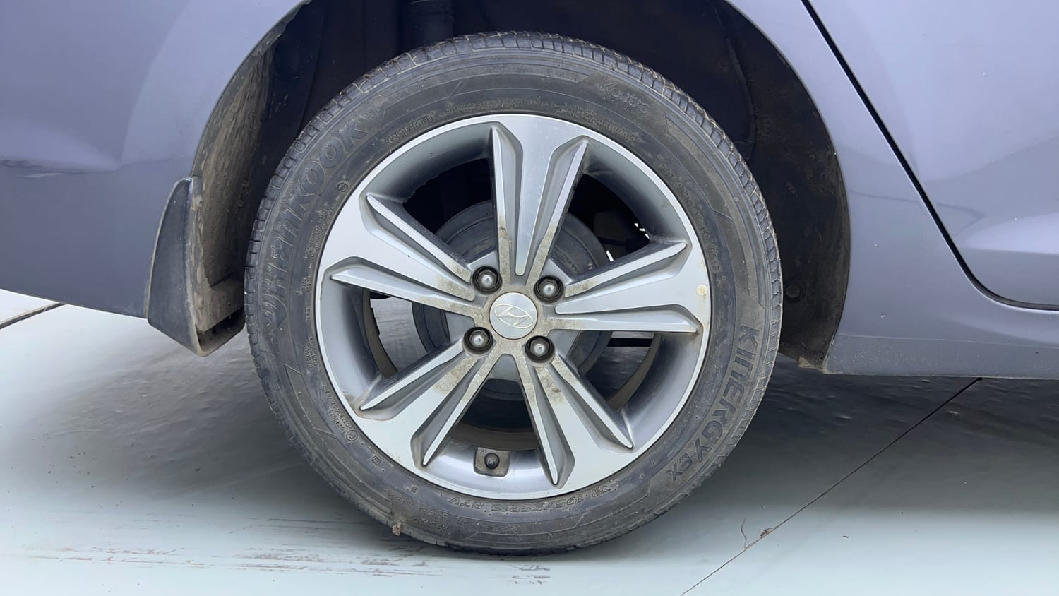 Used 2019 Hyundai Verna SX Plus 1.6 VTVT AT Petrol Automatic tyres RIGHT REAR TYRE RIM VIEW