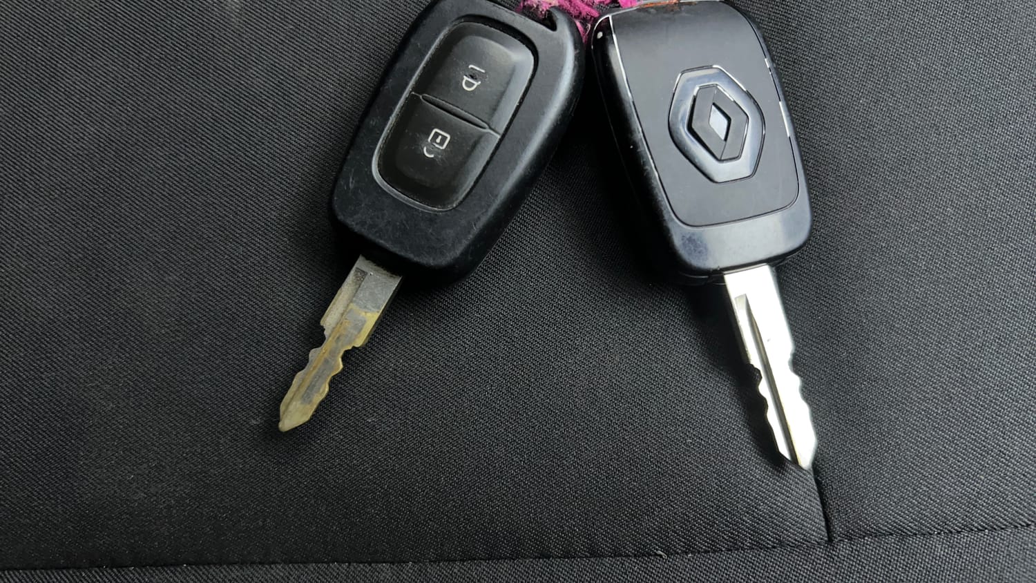 Used 2021 Renault Kwid RXT 1.0 (O) Petrol Manual extra CAR KEY VIEW