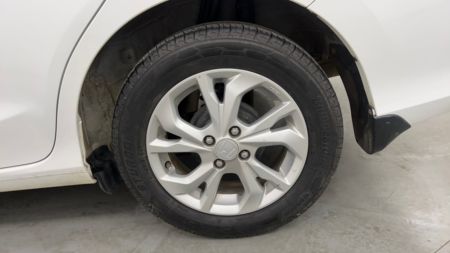 Used 2018 Honda Amaze 1.2 VX MT Petrol Petrol Manual tyres LEFT REAR TYRE RIM VIEW