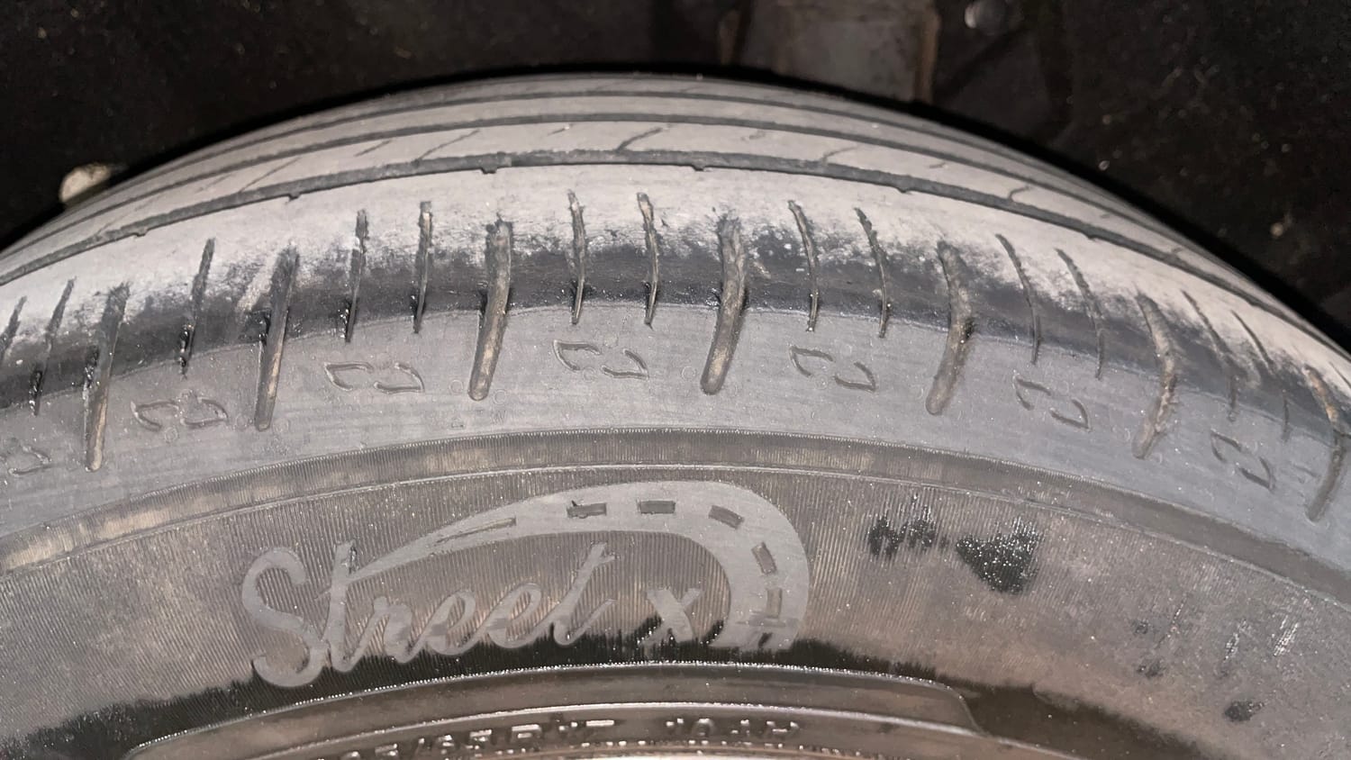 Used 2023 Mahindra XUV700 AX 5 Petrol AT 5 STR Petrol Automatic tyres LEFT REAR TYRE TREAD VIEW