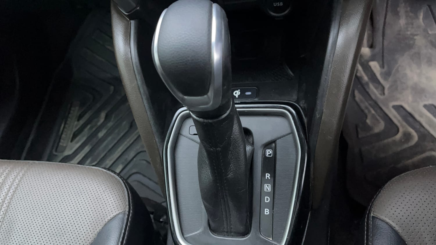Used 2023 Toyota Urban Cruiser Hyryder V Hybrid Hybrid Automatic interior GEAR  KNOB VIEW