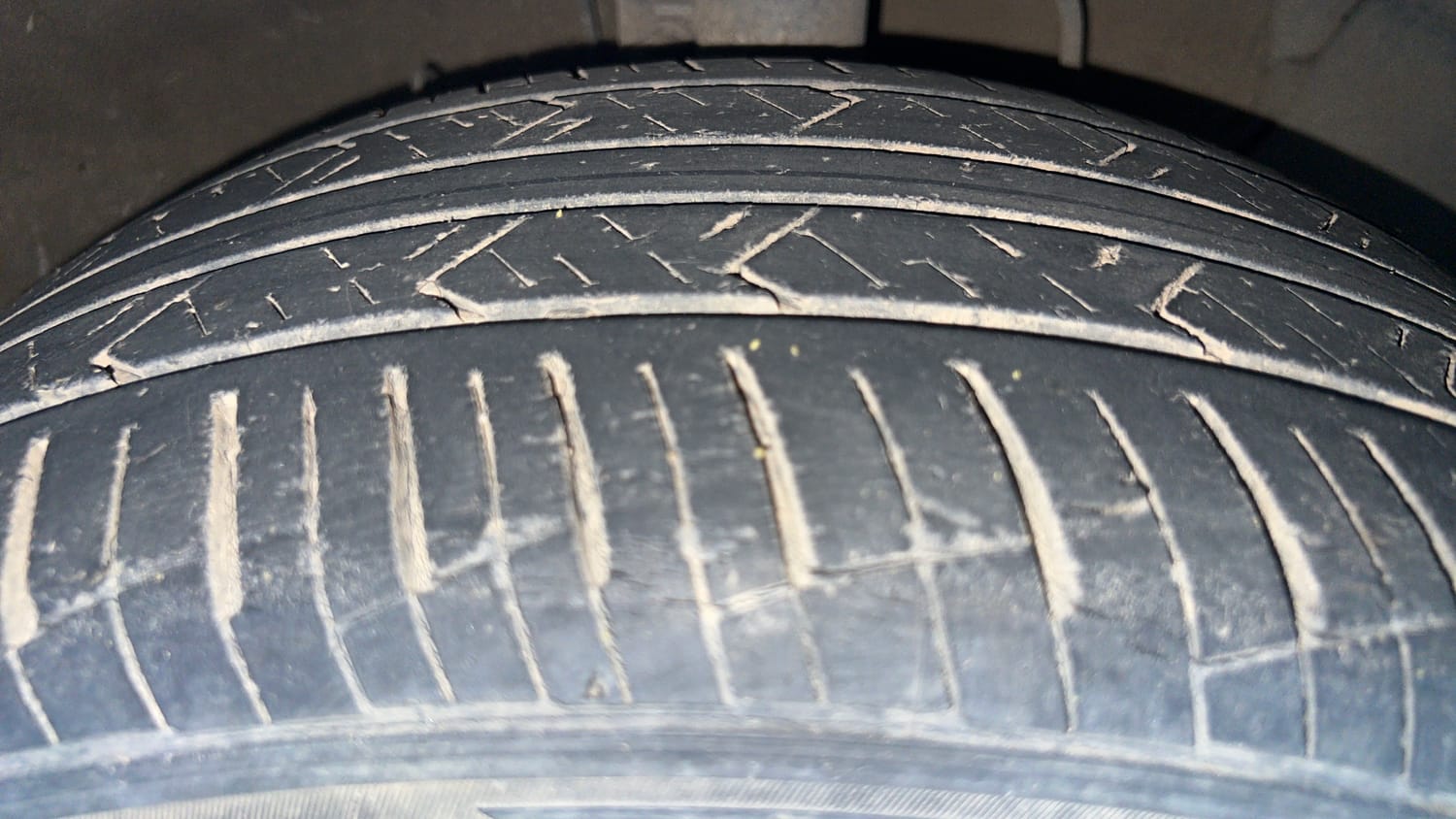 Used 2019 Hyundai Verna SX Plus 1.6 VTVT AT Petrol Automatic tyres RIGHT FRONT TYRE TREAD VIEW