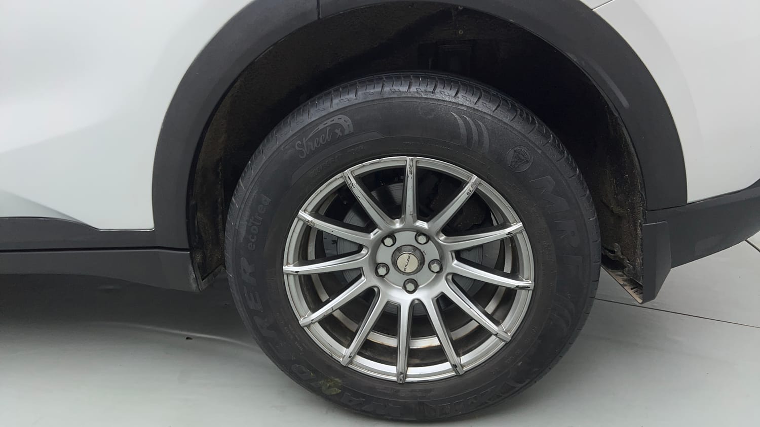 Used 2022 Mahindra XUV700 AX 3 Petrol AT 5 STR Petrol Automatic tyres LEFT REAR TYRE RIM VIEW
