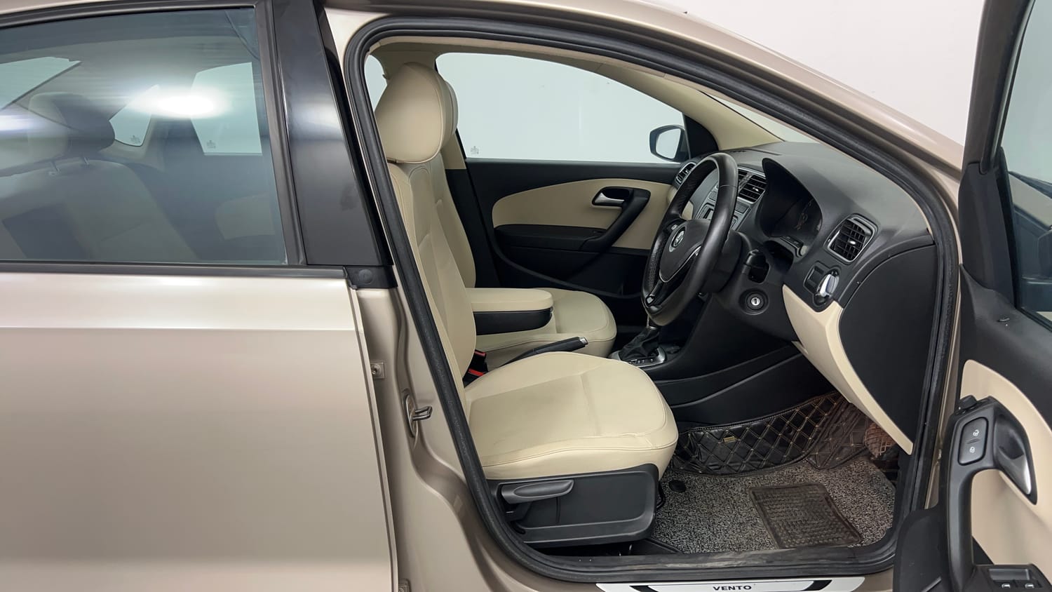 Used 2019 Volkswagen Vento Highline Plus 1.5 AT (D) 16 Alloy Diesel Automatic interior RIGHT SIDE FRONT DOOR CABIN VIEW